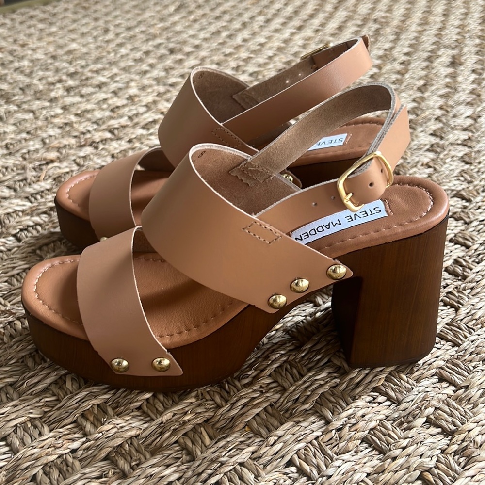 Nude pump sandals with gold details. Size 8. NWOT